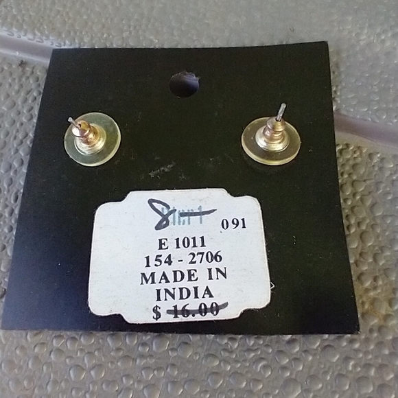 Women's gold and red decorative post earrings. - Picture 2 of 2